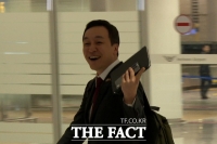  [현장FACT] '수수께끼 방미' 마친 장동혁, 김민수 위원과 다른 통로 이용 귀국 (영상)