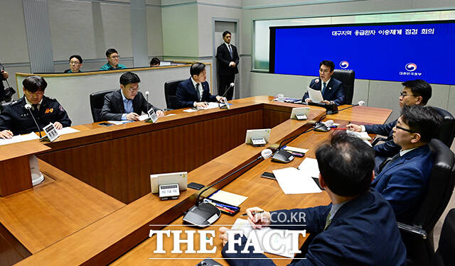 김민석 국무총리가 21일 오후 서울 종로구 정부서울청사 서울상황센터에서 열린 대구지역 응급환자 이송체계 점검회의에 참석해 모두발언을 하고 있다. /임영무 기자