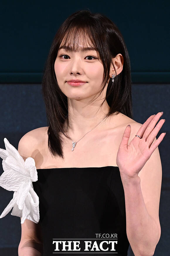 박윤서 감독과 배우 노재원, 이효제, 강미나, 전소영, 현우석(왼쪽부터)이 21일 오후 서울 용산구 CGV 용산아이파크몰에서 열린 넷플릭스 새 시리즈 '기리고' 기자간담회에 참석해 포즈를 취하고 있다. /김성렬 기자