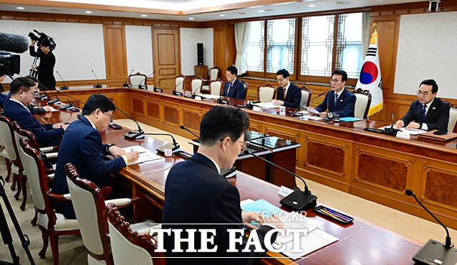 김민석 국무총리가 21일 오전 서울 종로구 정부서울청사에서 열린 전남광주통합특별시 출범 준비 점검회의에 참석해 모두발언을 하고 있다. /임영무 기자