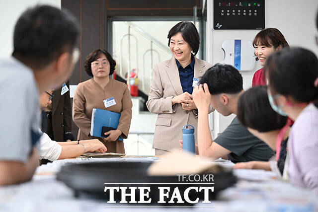 구로주간활동센터 요리교실 찾은 이 차관이 