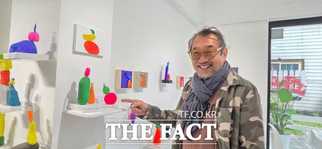 전남 순천 문화의 거리 작은 갤러리 하얀에서 이설제 작가의 이색 전시 불안정한 규칙이 열리고 있다. /김영신 기자