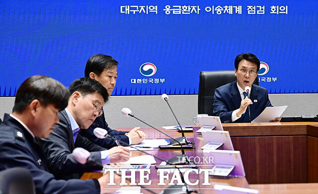 김민석 국무총리가 21일 오후 서울 종로구 정부서울청사 서울상황센터에서 열린 대구지역 응급환자 이송체계 점검회의에 참석해 모두발언을 하고 있다. /임영무 기자