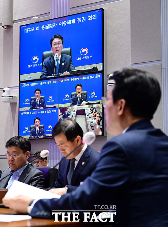 김민석 국무총리가 21일 오후 서울 종로구 정부서울청사 서울상황센터에서 열린 대구지역 응급환자 이송체계 점검회의에 참석해 모두발언을 하고 있다. /임영무 기자