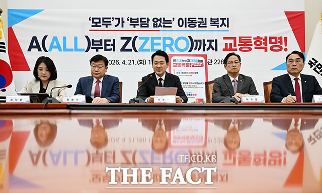 장동혁 국민의힘 대표가 21일 오후 서울 여의도 국회에서 열린 ‘A(all)부터 Z(zero)까지 교통혁명! 모두가 부담 없는 이동권 복지 공약'을 발표하고 있다. /국회=서예원 기자
