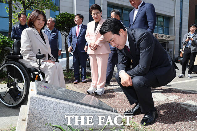 국민의힘-한국노총 서울지역본부 간담회에서 인사말 하는 장동혁 대표(오른쪽).