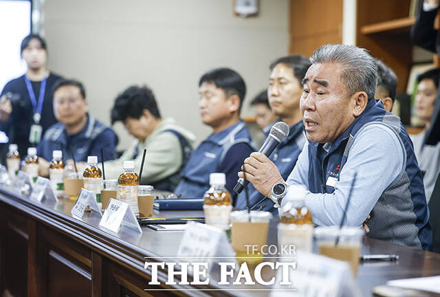 국민의힘-한국노총 서울지역본부 간담회에서 인사말 하는 장동혁 대표(오른쪽).
