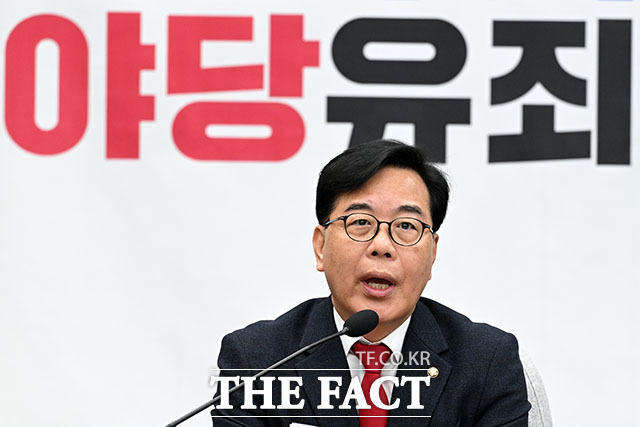 송언석 국민의힘 원내대표가 21일 오전 서울 여의도 국회에서 열린 원내대책회의에서 모두 발언을 하고 있다. /서예원 기자
