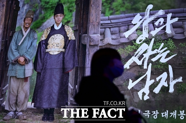 영화 '왕과 사는 남자' 관객 수가 1660만을 넘었습니다. 영화진흥위원회 집계에 따르면 이 영화는 누적 관객 1660만 명을 돌파하며 역대 관객수 2위에 올랐다. 사진은 서울 용산구의 한 영화관 모습. /더팩트 DB