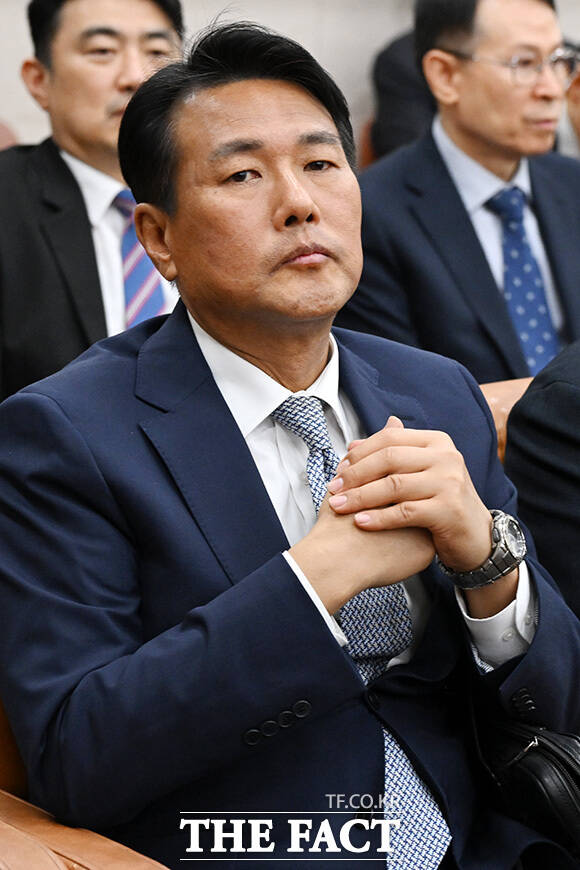 국정조사 증인으로 출석한 유병호 감사원 감사위원과 남욱 변호사, 김태효 전 국가안보실 제1차장(왼쪽부터).