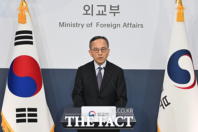 외교부는 21일 정동영 통일부 장관의 북한 핵시설 언급으로 미국 측 정보 공유 제한 논란이 이어지는 것 관련해 