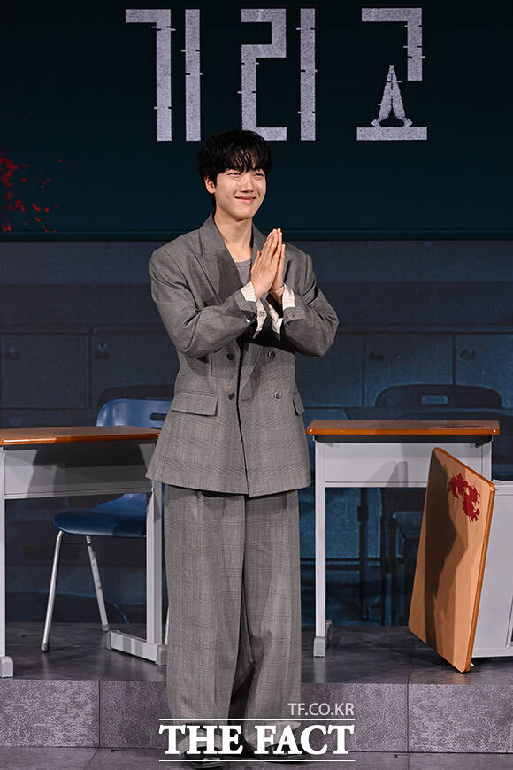 박윤서 감독과 배우 노재원, 이효제, 강미나, 전소영, 현우석(왼쪽부터)이 21일 오후 서울 용산구 CGV 용산아이파크몰에서 열린 넷플릭스 새 시리즈 '기리고' 기자간담회에 참석해 포즈를 취하고 있다. /김성렬 기자