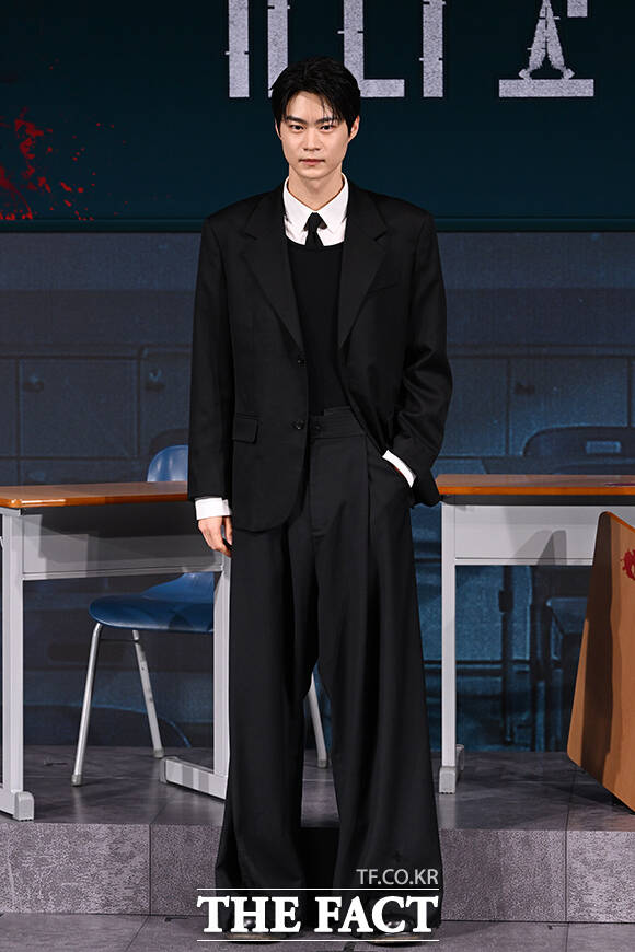 박윤서 감독과 배우 노재원, 이효제, 강미나, 전소영, 현우석(왼쪽부터)이 21일 오후 서울 용산구 CGV 용산아이파크몰에서 열린 넷플릭스 새 시리즈 '기리고' 기자간담회에 참석해 포즈를 취하고 있다. /김성렬 기자