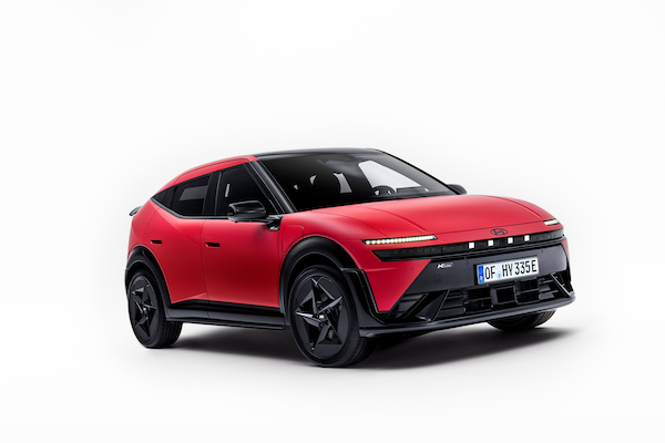 현대차가 공개한 유럽 전용 소형 해치백 전기차 '아이오닉 3'. /현대차