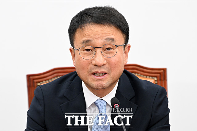 한병도 더불어민주당 원내대표가 21일 오후 서울 여의도 국회에서 원내대표 사퇴 관련 기자간담회를 열고 입장을 밝히고 있다. /국회=남용희 기자