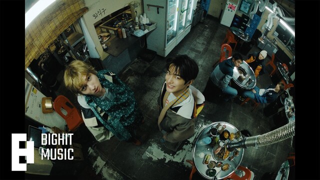 그룹 코르티스와 소속사 빅히트 뮤직은 신곡 'REDRED'를 특정 장르로 규정하지 않았다. 그만큼 'REDRED'에는 다양한 장르 요소가 혼재돼 있다./빅히트 뮤직