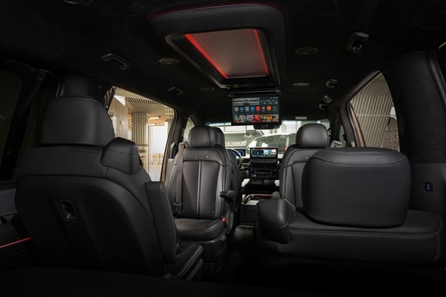 더 뉴 스타리아 리무진 내부 모습. 다양한 인포테이션 시스템 등을 구비해 사용자 편의성을 극대화했다. /현대차 제공