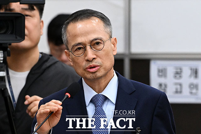 김규현 전 국가정보원장이 의원 질의에 답변하고 있다.