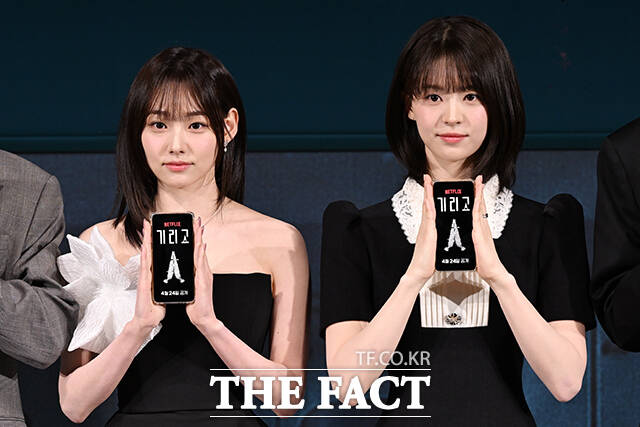 배우 강미나(왼쪽)와 전소영이 넷플릭스 새 시리즈 기리고에서 각각 나리와 세아 역을 맡아 상반된 매력으로 시청자드을 사로잡을 예정이다. /김성렬 기자