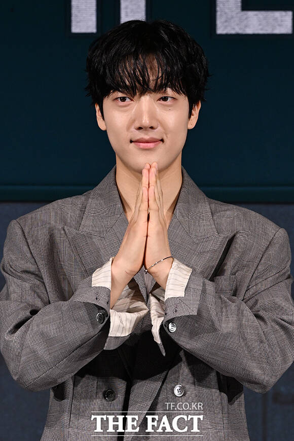 박윤서 감독과 배우 노재원, 이효제, 강미나, 전소영, 현우석(왼쪽부터)이 21일 오후 서울 용산구 CGV 용산아이파크몰에서 열린 넷플릭스 새 시리즈 '기리고' 기자간담회에 참석해 포즈를 취하고 있다. /김성렬 기자