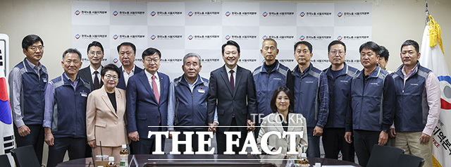 국민의힘-한국노총 서울지역본부 간담회에서 인사말 하는 장동혁 대표(오른쪽).