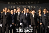  '현역의원 31명' 정원오 대규모 선대위, 첫 행보로 현충원 참배 [TF사진관]