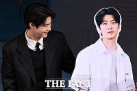  나라 지키는 백선호와 함께 [포토]