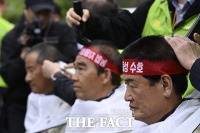  농협법 개정 추진에 삭발하는 조합원들 [포토]