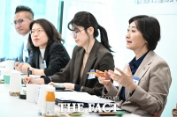  구로주간활동센터 방문한 이스란 복지부 차관 [포토]