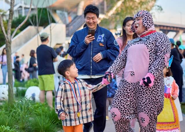 서울시가 5월 가정의 달을 맞아 한강 전역에서 공연·체험·야경투어 등을 포함한 '한강페스티벌 봄'을 열어 가족형 문화행사를 운영한다. /서울시
