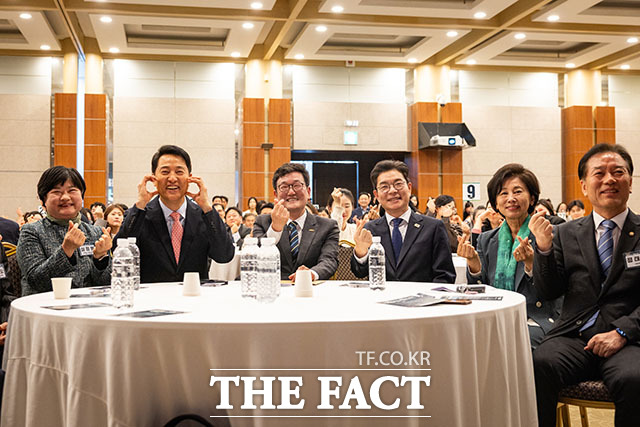 오세훈-정원오 '서로 다른 하트 모양'.