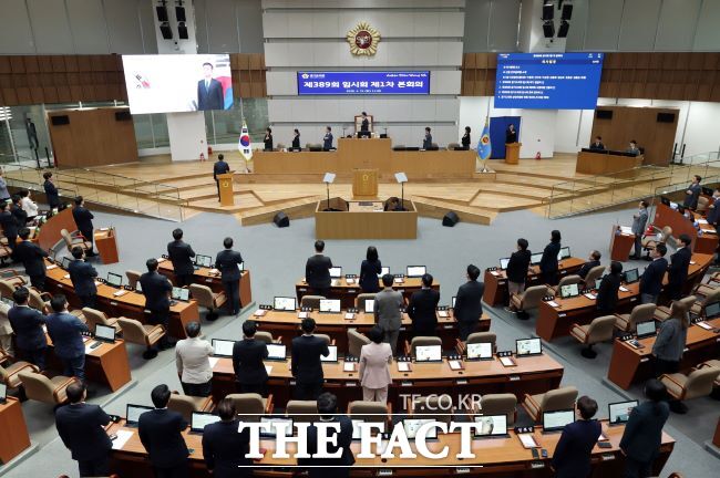 지난 21일 오전 경기도의회 본회의장에서 제389회 임시회 1차 본회의가 열리고 있다. /경기도의회