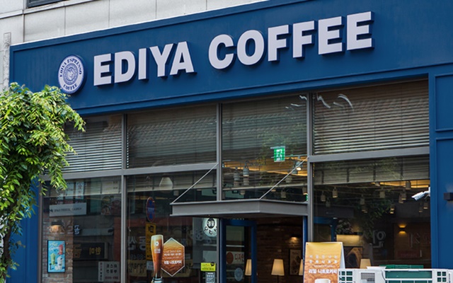 23일 금융감독원 전자공시시스템에 따르면 지난해 이디야의 매출은 2387억원, 영업이익은 96억원으로 전년(2420억원) 대비 각각 1.4%, 0.6% 감소했다. /이디야 홈페이지 갈무리