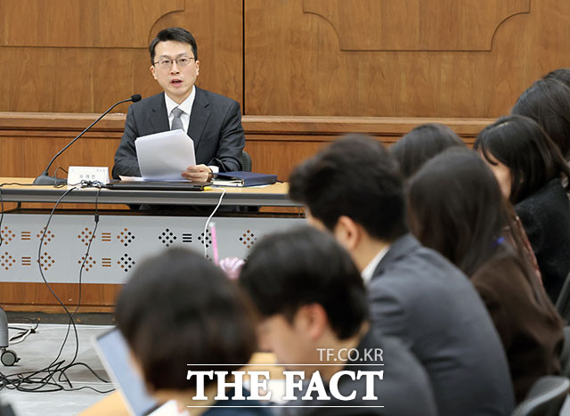 유제민 서울고등법원 공보관이 22일 오전 서울 서초구 서울중앙지방법원에서 서울고법 공보관 기자간담회를 열고 발언하고 있다. /서예원 기자