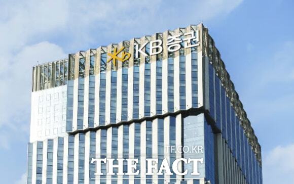 22일 KB증권이 '지구의 날'을 맞아 소등행사에 참여, ESG 경영 실천에 나섰다. /KB증권