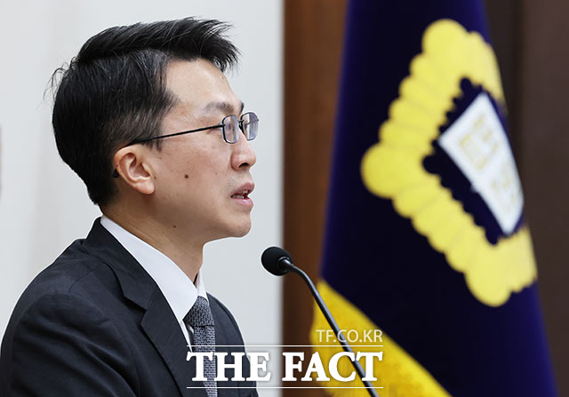 유제민 서울고등법원 공보관이 22일 오전 서울 서초구 서울중앙지방법원에서 서울고법 공보관 기자간담회를 열고 발언하고 있다. /서예원 기자