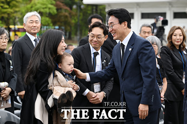 김민석 국무총리가 독립유공자 이하전 지사 유해봉환식에서 봉환사를 하고 있다.