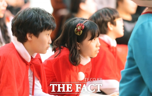 글로벌 직업체험 테마파크 '키자니아 서울'이 2015년 12월 8일 오후 서울 송파구 올림픽로 롯데월드 1층에서 '시각장애아동 돕기 나눔 행사'를 개최했다. /더팩트DB