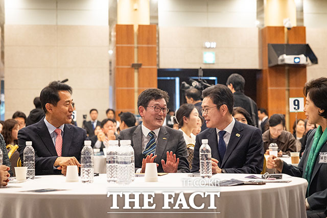 오세훈-정원오 '서로 다른 하트 모양'.