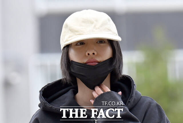 가수 겸 배우 나나가 자택 강도 침입 사건으로 재판에 출석한 후 