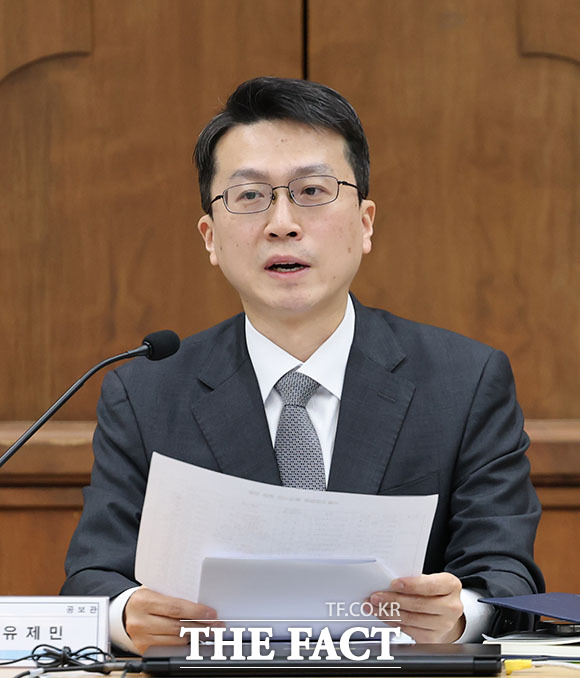 유제민 서울고등법원 공보관이 22일 오전 서울 서초구 서울중앙지방법원에서 서울고법 공보관 기자간담회를 열고 발언하고 있다. /서예원 기자