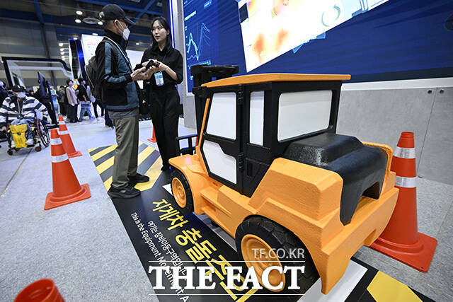 행사장이 방문객들로 붐비고 있다.