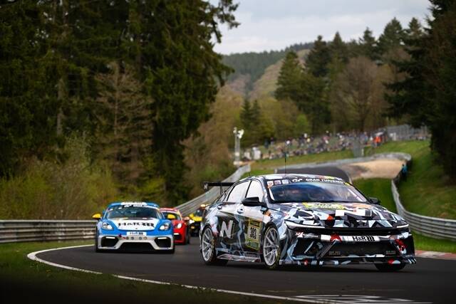 현대자동차 고성능 브랜드 '현대 N'이 세계 최고 수준의 내구 레이스인 '뉘르부르크링 24시'에 11년 연속 출전한다. 사진은 지난 19일(현지시간) 열린 뉘르부르크링 24시 예선전에 출전한 엘란트라 N1 RP. /현대차 제공