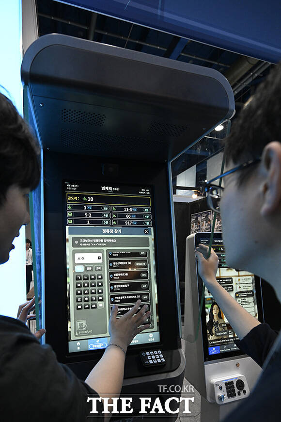 행사장이 방문객들로 붐비고 있다.