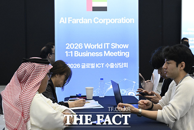 행사장이 방문객들로 붐비고 있다.