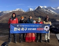 [단독] '월드컵 8강 염원' 연예인 원정대, 칸첸중가 BC 등정 성공
