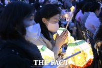  탑등에 비는 간절한 기도 [포토]