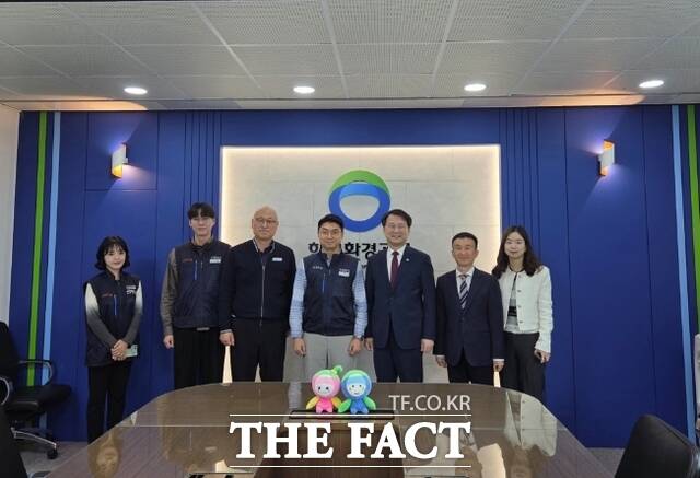 인천시 공공기관 이전·통합 대응 TF단이 릴레이 현장 소통의 일환으로 한국환경공단 노동조합을 방문했다. /인천시