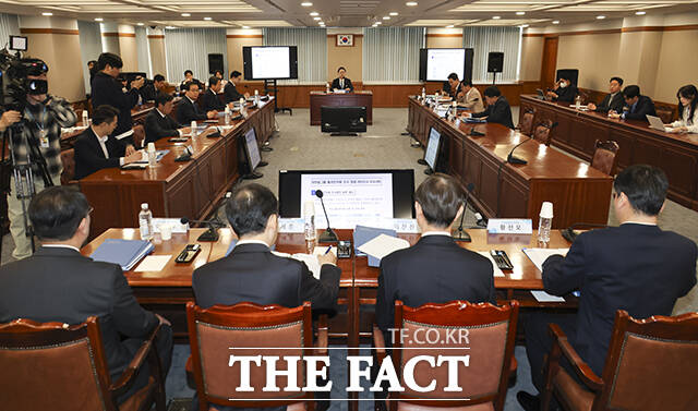 박성준 국조특위 여당 간사가 23일 오전 서울 영등포구 금융감독원에서 열린 '윤석열 정권 정치검찰 조작기소 의혹 사건 진상규명 국정조사특별위원회'의 '쌍방울 주가 조작 무마 의혹' 관련 현장조사를 실시하고 있다. /국회사진기자단