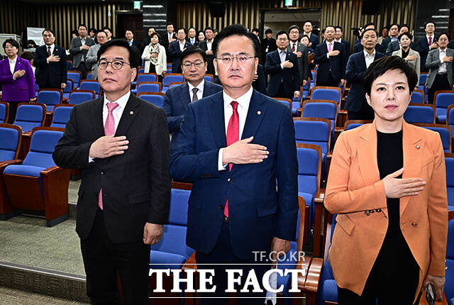 송언석 국민의힘 원내대표가 23일 오후 서울 여의도 국회에서 열린 의원총회에 참석해 모두발언을 하고 있다. /국회=배정한 기자